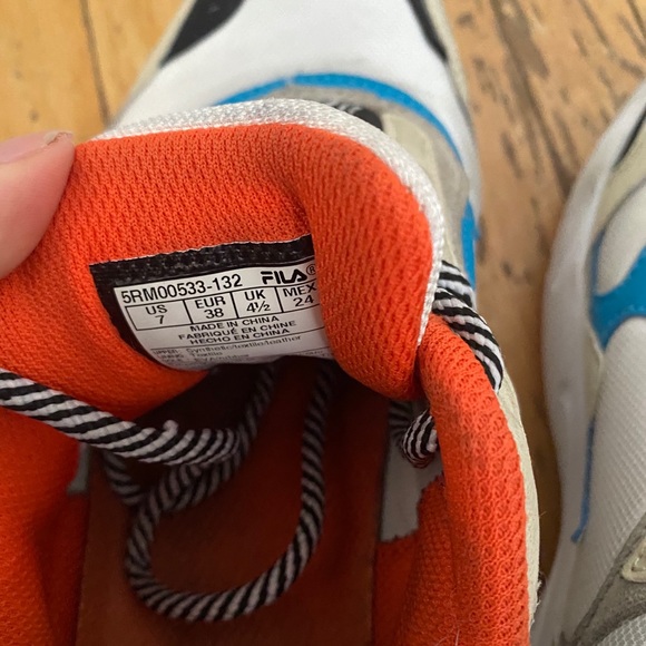 US 7 lightly worn Fila’s. - Picture 4 of 4